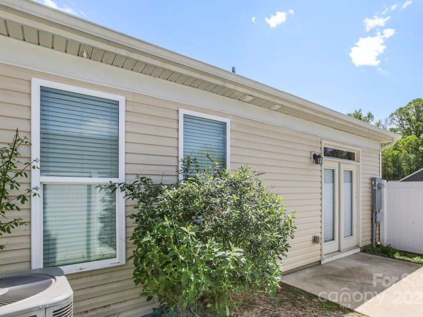 101 Ferncliff Drive, Mount Holly, NC 28120.  MLS# CAR4245691, YatesRealty ID 22528. 