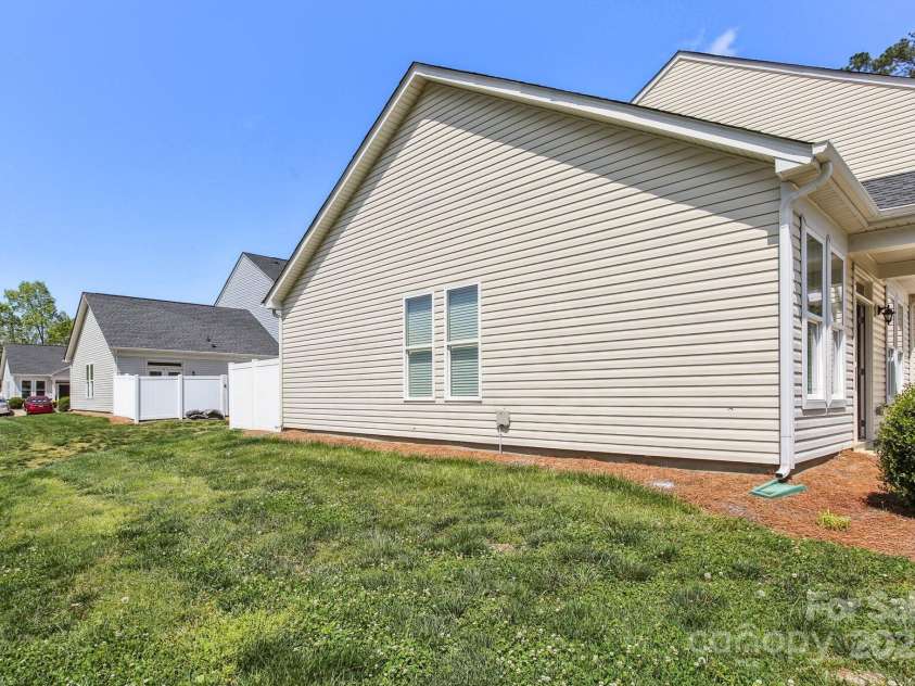 101 Ferncliff Drive, Mount Holly, NC 28120.  MLS# CAR4245691, YatesRealty ID 22528. 