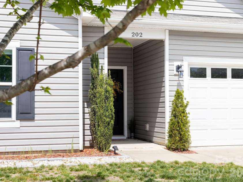 202 Paradise Hills Circle, Mooresville, NC 28115.  MLS# CAR4329082, YatesRealty ID 22528. 