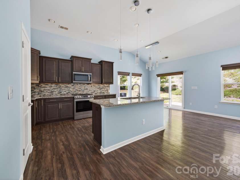 202 Paradise Hills Circle, Mooresville, NC 28115.  MLS# CAR4329082, YatesRealty ID 22528. 