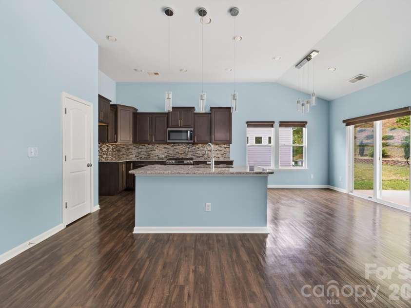 202 Paradise Hills Circle, Mooresville, NC 28115.  MLS# CAR4329082, YatesRealty ID 22528. 