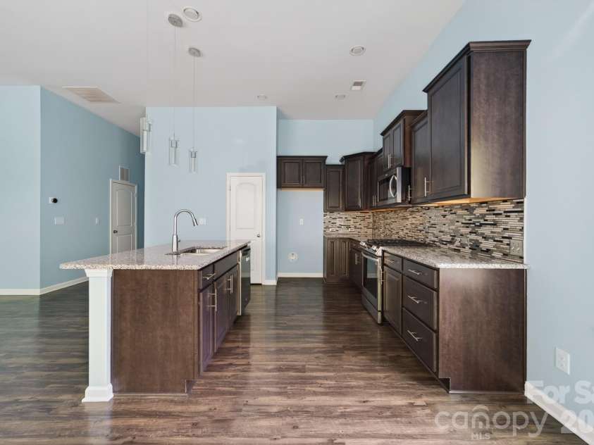 202 Paradise Hills Circle, Mooresville, NC 28115.  MLS# CAR4329082, YatesRealty ID 22528. 