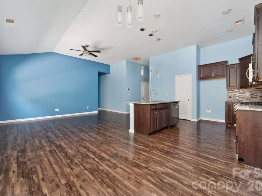 202 Paradise Hills Circle, Mooresville, NC 28115.  MLS# CAR4329082, YatesRealty ID 22528. 