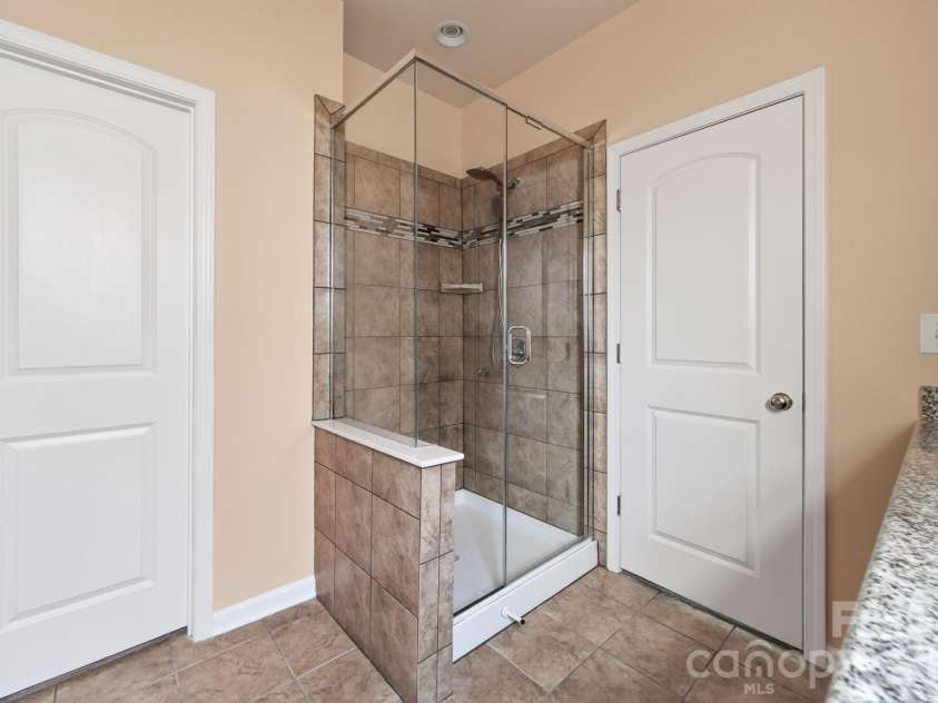 202 Paradise Hills Circle, Mooresville, NC 28115.  MLS# CAR4329082, YatesRealty ID 22528. 
