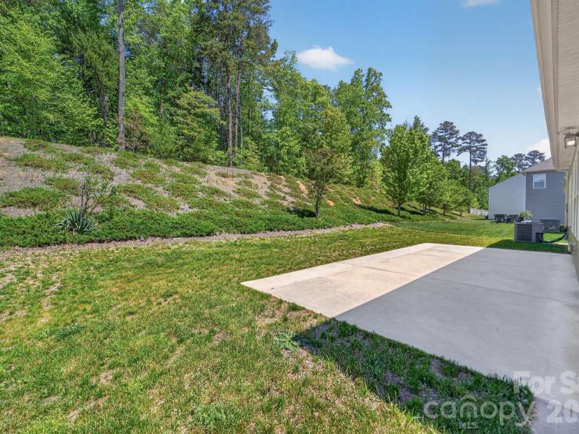 202 Paradise Hills Circle, Mooresville, NC 28115.  MLS# CAR4329082, YatesRealty ID 22528. Enjoy outdoor living with a convenient direct gas connection on the back porch, making grilling easy, efficient, and always ready—no tank refills required.