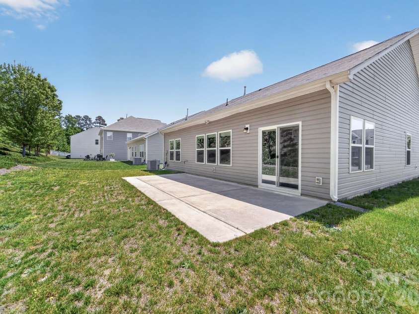 202 Paradise Hills Circle, Mooresville, NC 28115.  MLS# CAR4329082, YatesRealty ID 22528. Enjoy outdoor living with a convenient direct gas connection on the back porch, making grilling easy, efficient, and always ready—no tank refills required.
