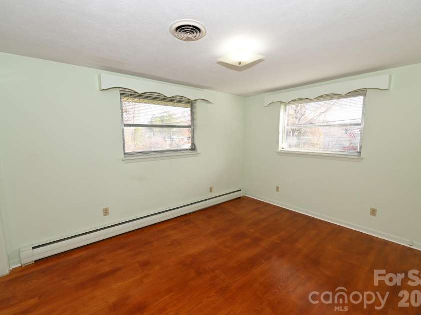 1740 23rd Avenue Lane, Hickory, NC 28601.  MLS# CAR4287388, YatesRealty ID 2253. Bedroom 3