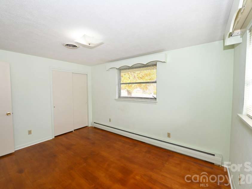1740 23rd Avenue Lane, Hickory, NC 28601.  MLS# CAR4287388, YatesRealty ID 2253. Bedroom 3