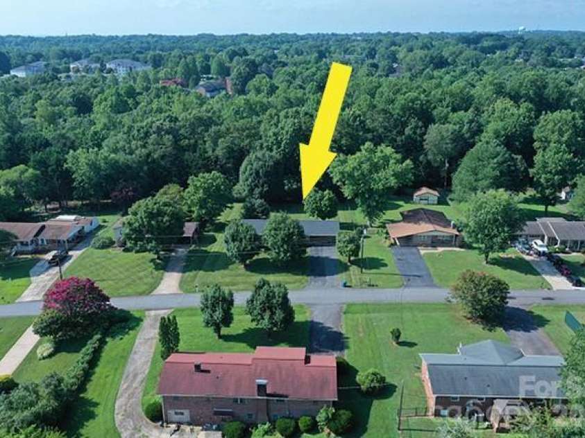 1740 23rd Avenue Lane, Hickory, NC 28601.  MLS# CAR4287388, YatesRealty ID 2253. Great Location