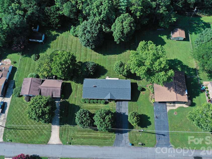 1740 23rd Avenue Lane, Hickory, NC 28601.  MLS# CAR4287388, YatesRealty ID 2253. Home Sweet Home