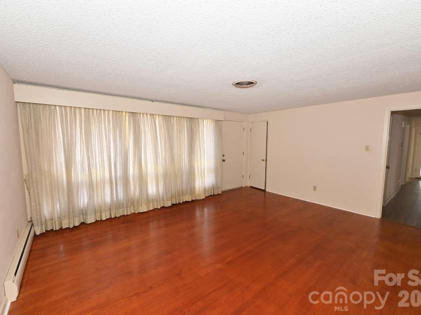1740 23rd Avenue Lane, Hickory, NC 28601.  MLS# CAR4287388, YatesRealty ID 2253. Living Room