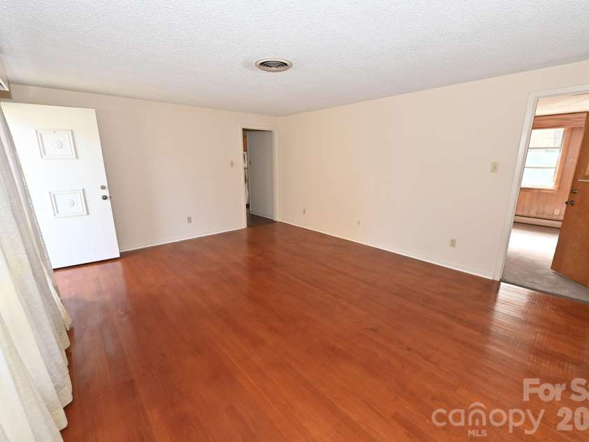 1740 23rd Avenue Lane, Hickory, NC 28601.  MLS# CAR4287388, YatesRealty ID 2253. Living Room 