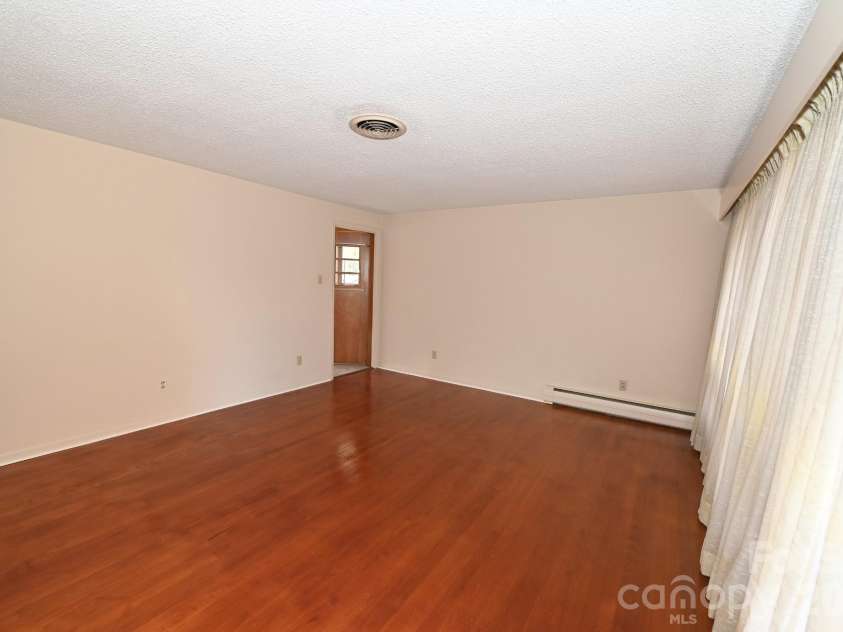 1740 23rd Avenue Lane, Hickory, NC 28601.  MLS# CAR4287388, YatesRealty ID 2253. Living Room