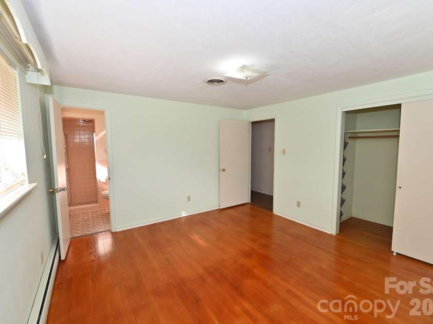 1740 23rd Avenue Lane, Hickory, NC 28601.  MLS# CAR4287388, YatesRealty ID 2253. Primary Bedroom