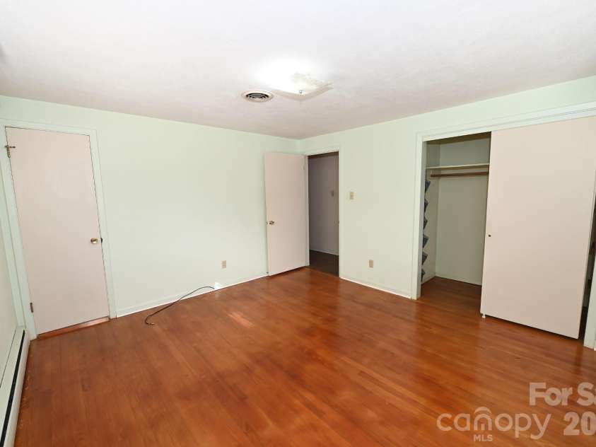 1740 23rd Avenue Lane, Hickory, NC 28601.  MLS# CAR4287388, YatesRealty ID 2253. Primary Bedroom