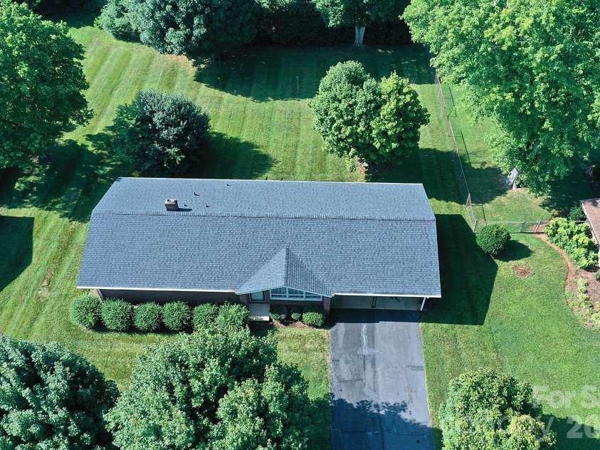 1740 23rd Avenue Lane, Hickory, NC 28601.  MLS# CAR4287388, YatesRealty ID 2253. Private Back Yard
