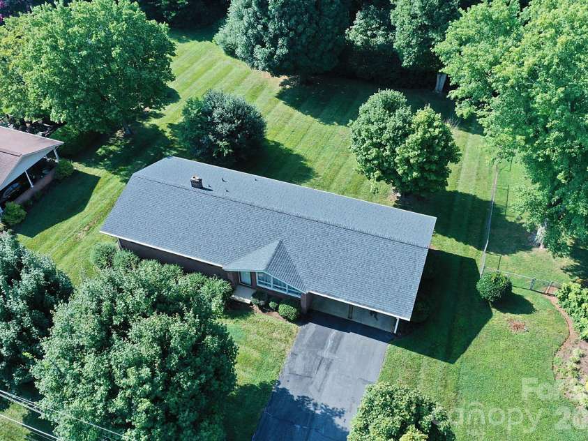 1740 23rd Avenue Lane, Hickory, NC 28601.  MLS# CAR4287388, YatesRealty ID 2253. Quiet Neighborhood 