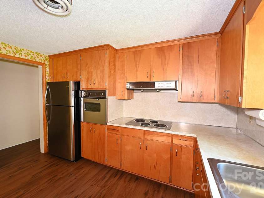 1740 23rd Avenue Lane, Hickory, NC 28601.  MLS# CAR4287388, YatesRealty ID 2253. Spacious Kitchen   