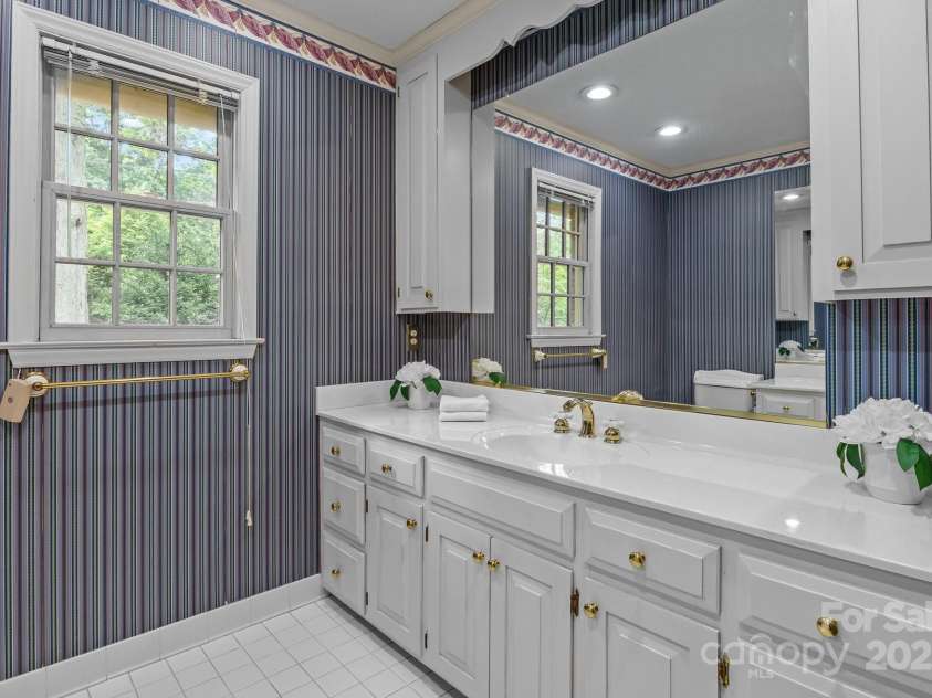 3209 Sedgefield Road, Statesville, NC 28625.  MLS# CAR4259926, YatesRealty ID 22531. 2nd floor primary ensuite