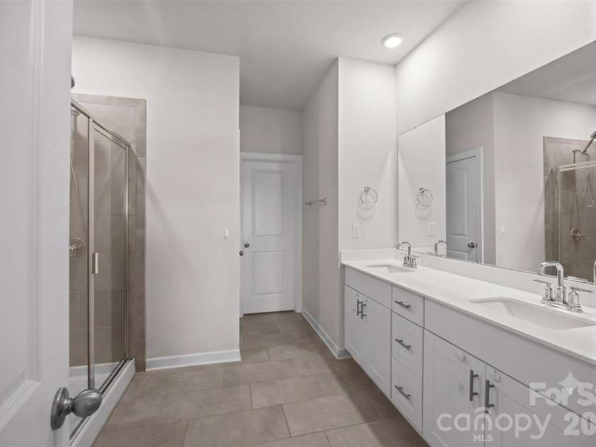 4308 Duplin Drive, Charlotte, NC 28214.  MLS# CAR4397845, YatesRealty ID 22531. Primary Bath
