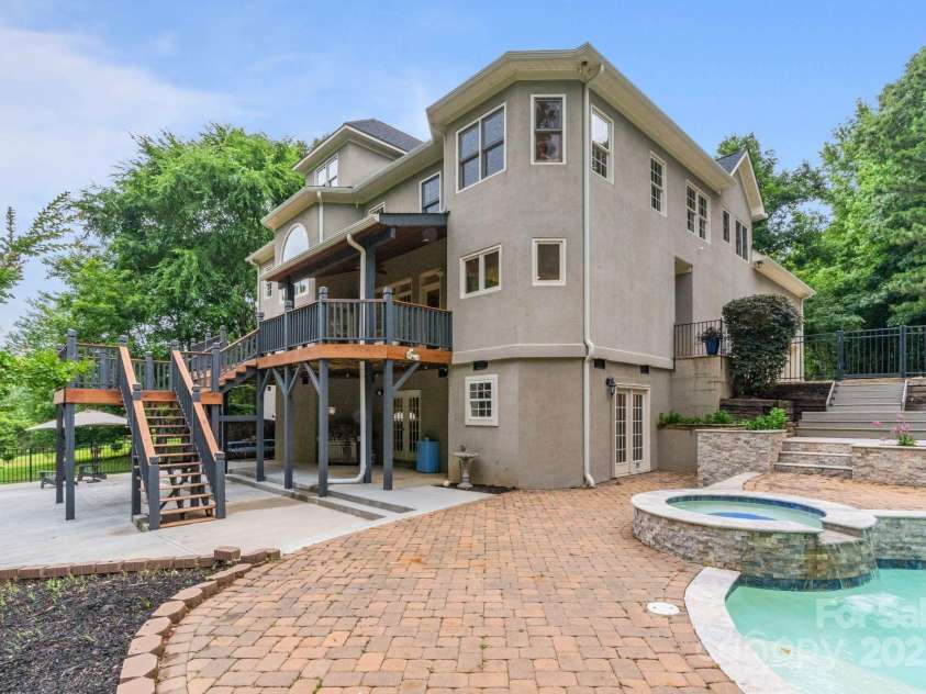 2006 Sandy Pond Lane, Waxhaw, NC 28173.  MLS# CAR4261371, YatesRealty ID 22532. 