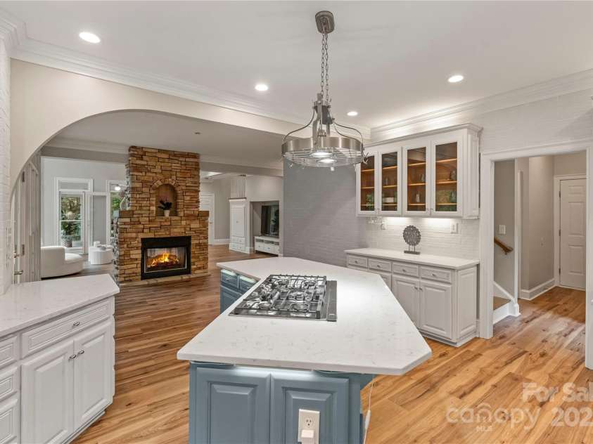 2006 Sandy Pond Lane, Waxhaw, NC 28173.  MLS# CAR4261371, YatesRealty ID 22532. 