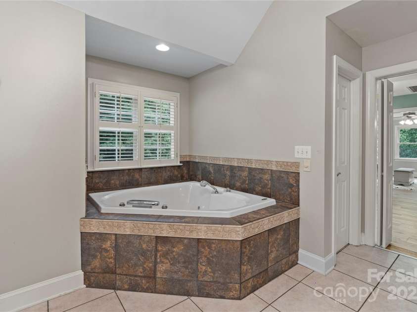 2006 Sandy Pond Lane, Waxhaw, NC 28173.  MLS# CAR4261371, YatesRealty ID 22532. 