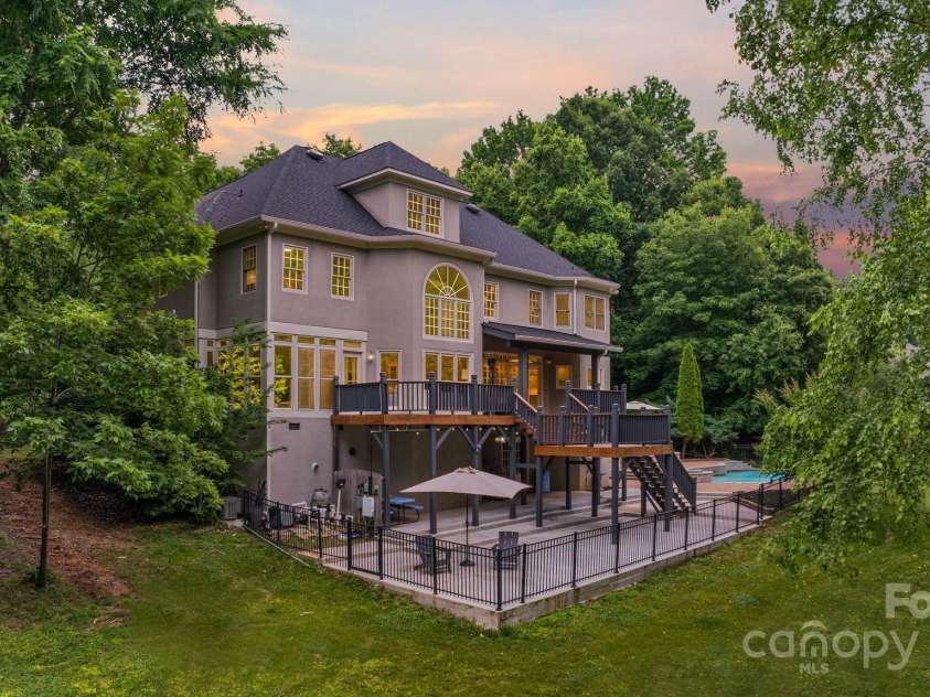 2006 Sandy Pond Lane, Waxhaw, NC 28173.  MLS# CAR4261371, YatesRealty ID 22532. 