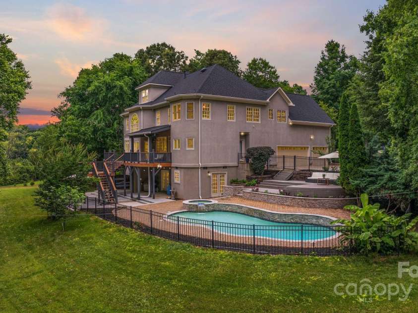 2006 Sandy Pond Lane, Waxhaw, NC 28173.  MLS# CAR4261371, YatesRealty ID 22532. 