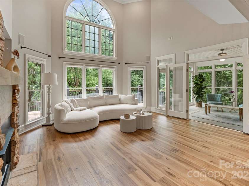 2006 Sandy Pond Lane, Waxhaw, NC 28173.  MLS# CAR4261371, YatesRealty ID 22532. Open conecept - living room to sun room