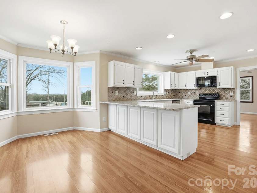5632 Zion Church Road, Concord, NC 28025.  MLS# CAR4351417, YatesRealty ID 22534. Breakfast Area