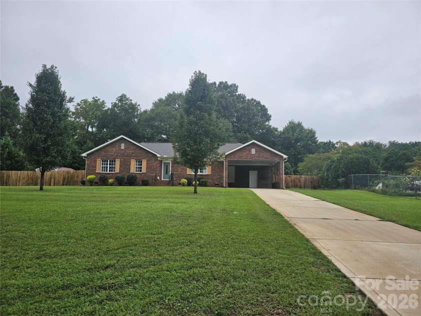 11001 Hampton Drive, Mint Hill, NC 28227.  MLS# CAR4354390, YatesRealty ID 22535. 