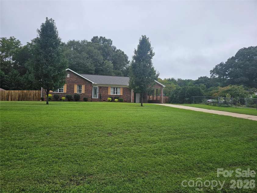 11001 Hampton Drive, Mint Hill, NC 28227.  MLS# CAR4354390, YatesRealty ID 22535. 