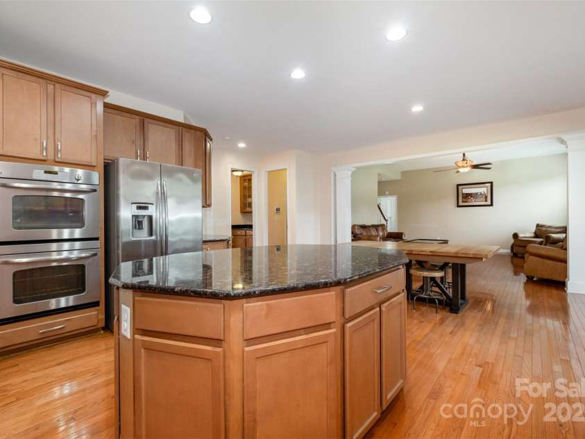 4201 Amber Leigh Way Drive, Charlotte, NC 28269.  MLS# CAR4267404, YatesRealty ID 22535. 