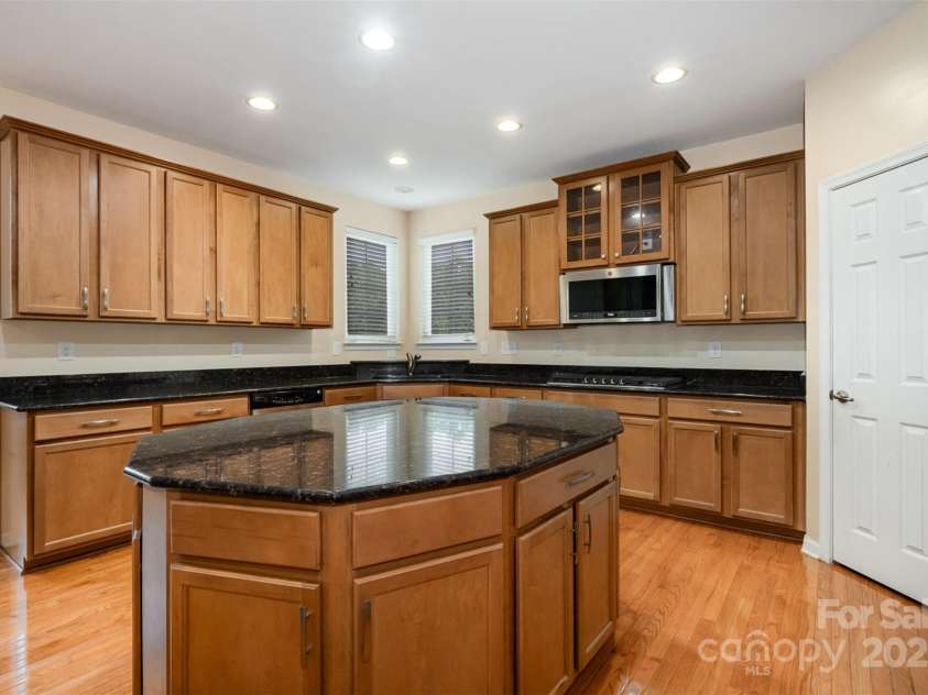 4201 Amber Leigh Way Drive, Charlotte, NC 28269.  MLS# CAR4267404, YatesRealty ID 22535. 