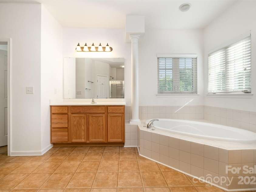 4201 Amber Leigh Way Drive, Charlotte, NC 28269.  MLS# CAR4267404, YatesRealty ID 22535. 