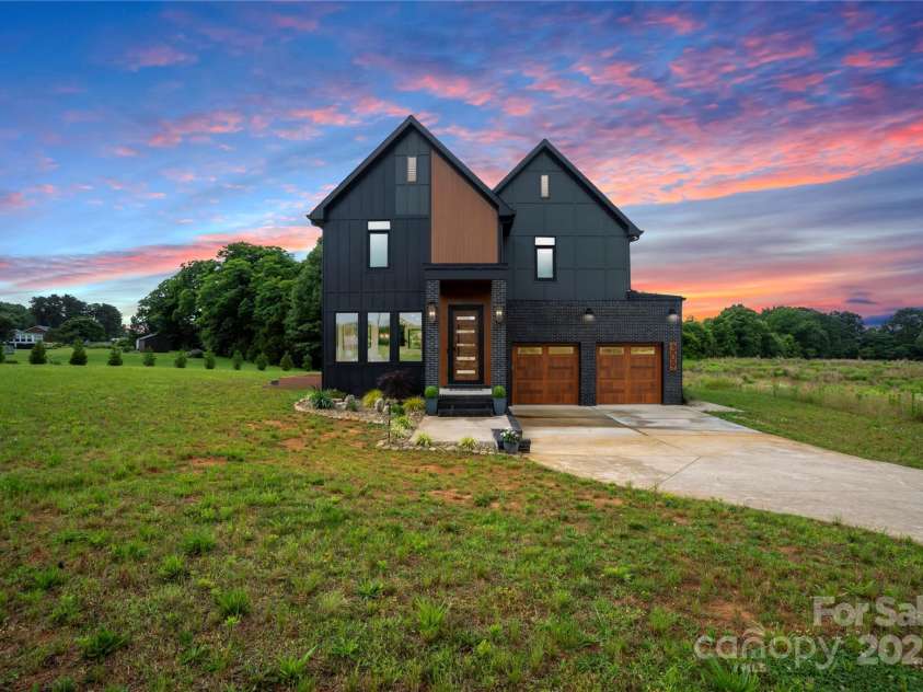 309 Sain Road, Statesville, NC 28625.  MLS# CAR4265333, YatesRealty ID 22536. 309 Sain Rd at dusk