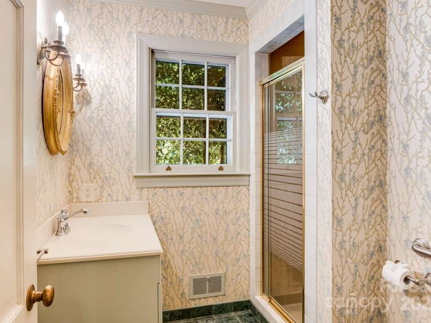 2 Honey Drive, Asheville, NC 28805.  MLS# CAR4268157, YatesRealty ID 22537. Bathroom