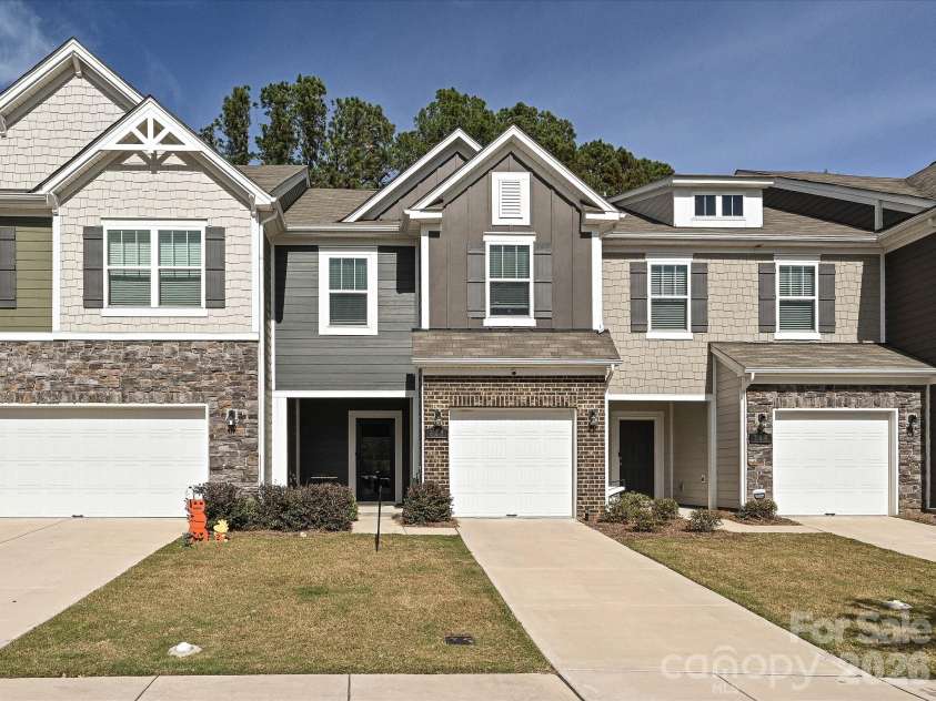 348 abington Street, Matthews, NC 28104.  MLS# CAR4367459, YatesRealty ID 22537. 