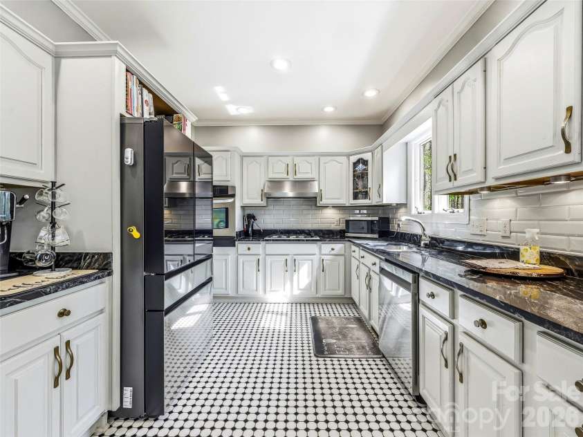 32 Franklin Farm Road, Fletcher, NC 28732.  MLS# CAR4366172, YatesRealty ID 22538. 