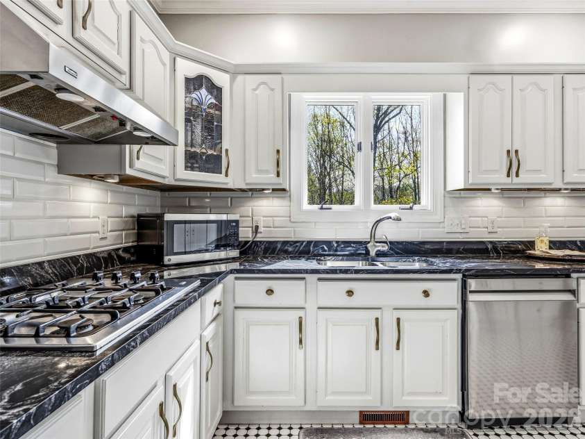 32 Franklin Farm Road, Fletcher, NC 28732.  MLS# CAR4366172, YatesRealty ID 22538. 