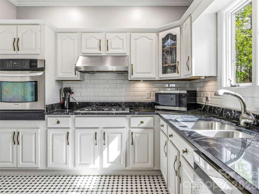 32 Franklin Farm Road, Fletcher, NC 28732.  MLS# CAR4366172, YatesRealty ID 22538. 