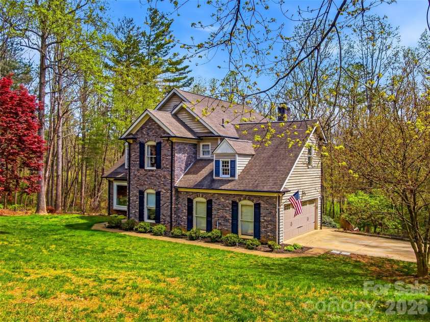32 Franklin Farm Road, Fletcher, NC 28732.  MLS# CAR4366172, YatesRealty ID 22538. Ample parking and a two car garage.
