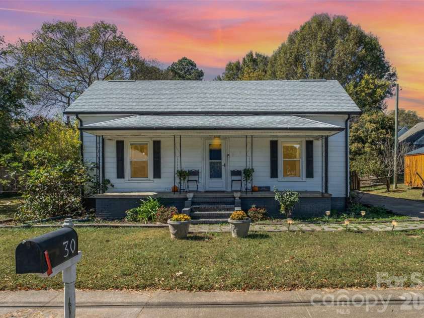 30 Selma Drive, Mooresville, NC 28115.  MLS# CAR4316715, YatesRealty ID 2254. 