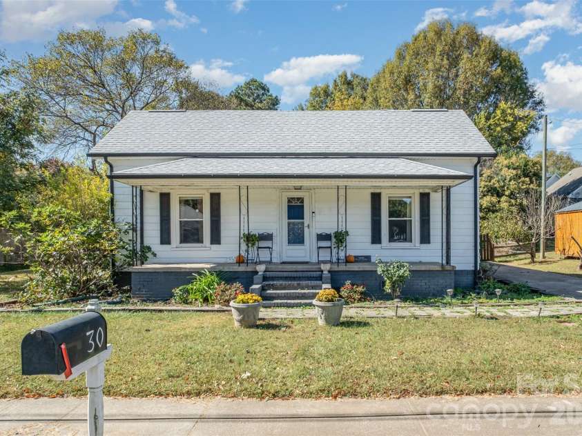30 Selma Drive, Mooresville, NC 28115.  MLS# CAR4316715, YatesRealty ID 2254. 
