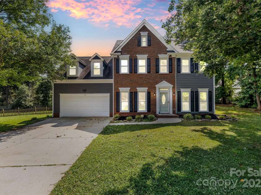1581 Bluff Court, Rock Hill, SC 29732.  MLS# CAR4275254, YatesRealty ID 22541. 