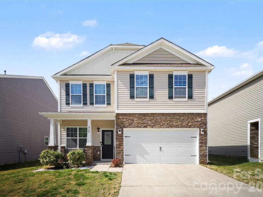 828 Larmore Avenue, Charlotte, NC 28216.  MLS# CAR4371254, YatesRealty ID 22541. 