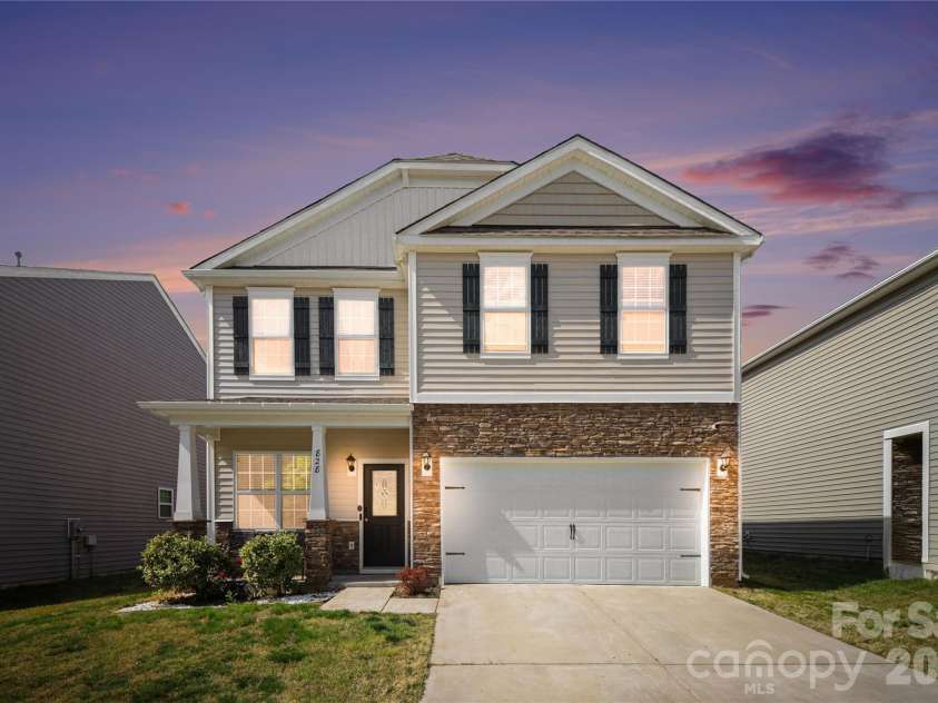 828 Larmore Avenue, Charlotte, NC 28216.  MLS# CAR4371254, YatesRealty ID 22541. 
