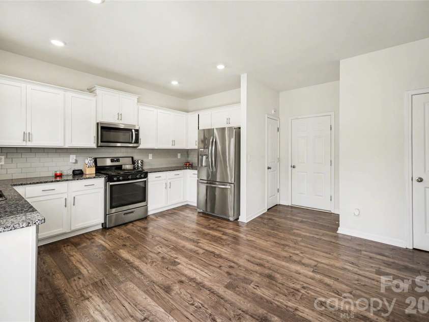 828 Larmore Avenue, Charlotte, NC 28216.  MLS# CAR4371254, YatesRealty ID 22541. 