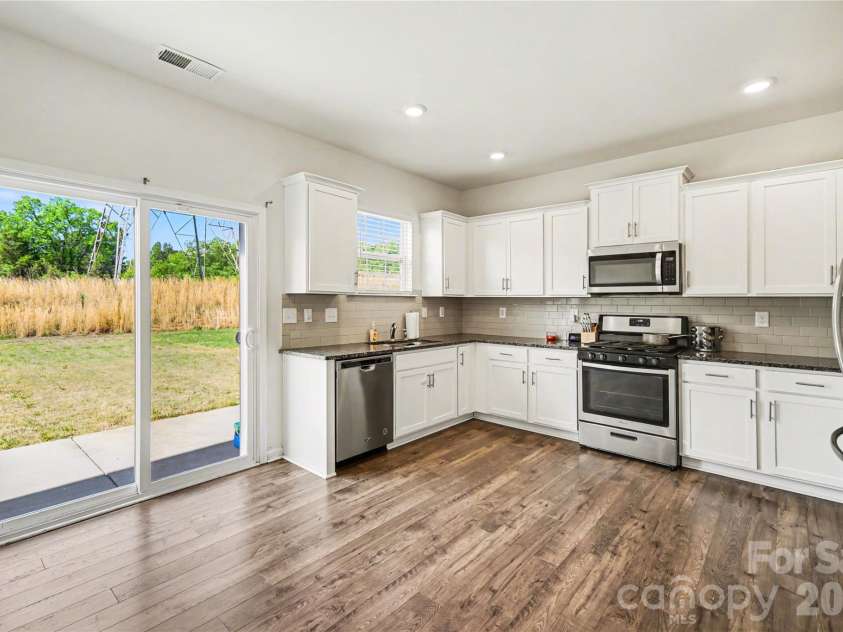 828 Larmore Avenue, Charlotte, NC 28216.  MLS# CAR4371254, YatesRealty ID 22541. 
